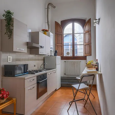 アパート La Casa Di Dante Alighieri フィレンツェ