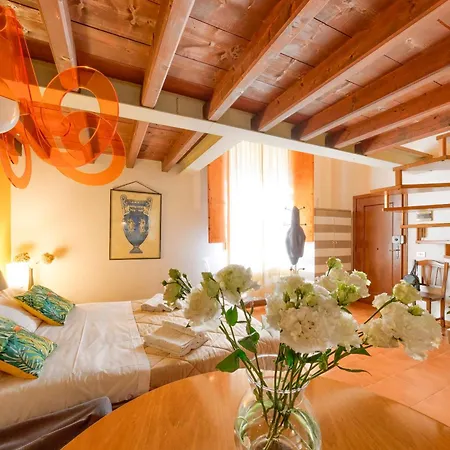 La Casa Di Dante Alighieri Διαμέρισμα *